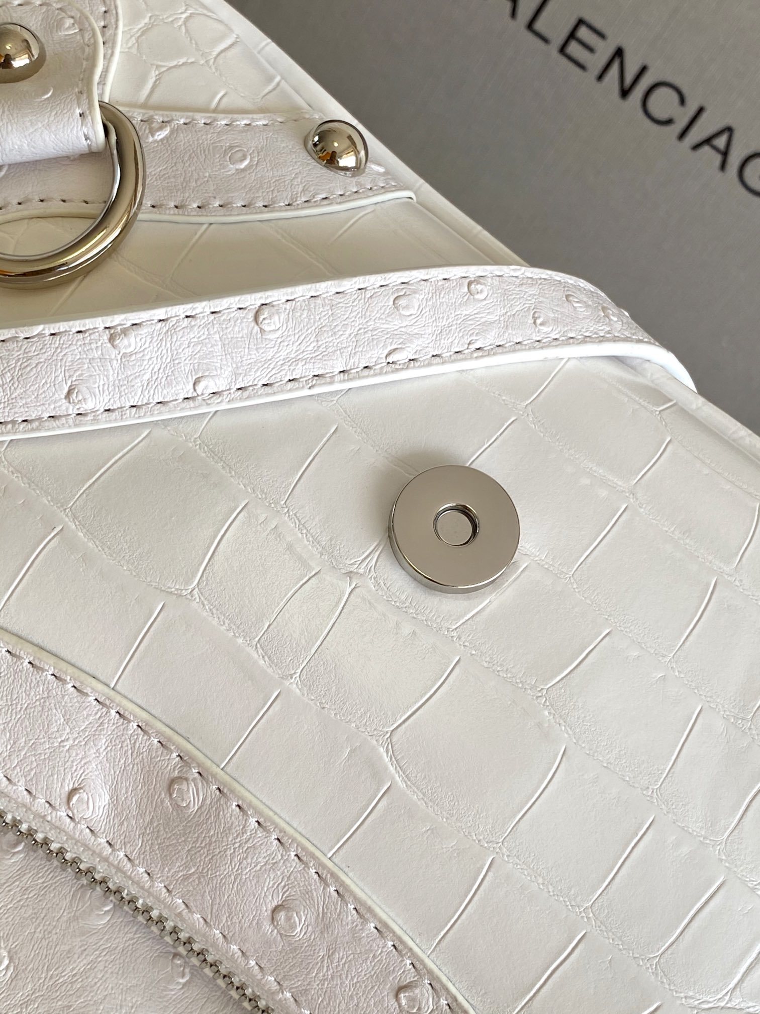 Hourglass iconic Essex small shoulder bag White Jacquard - Bag - Gorchic - $149.99