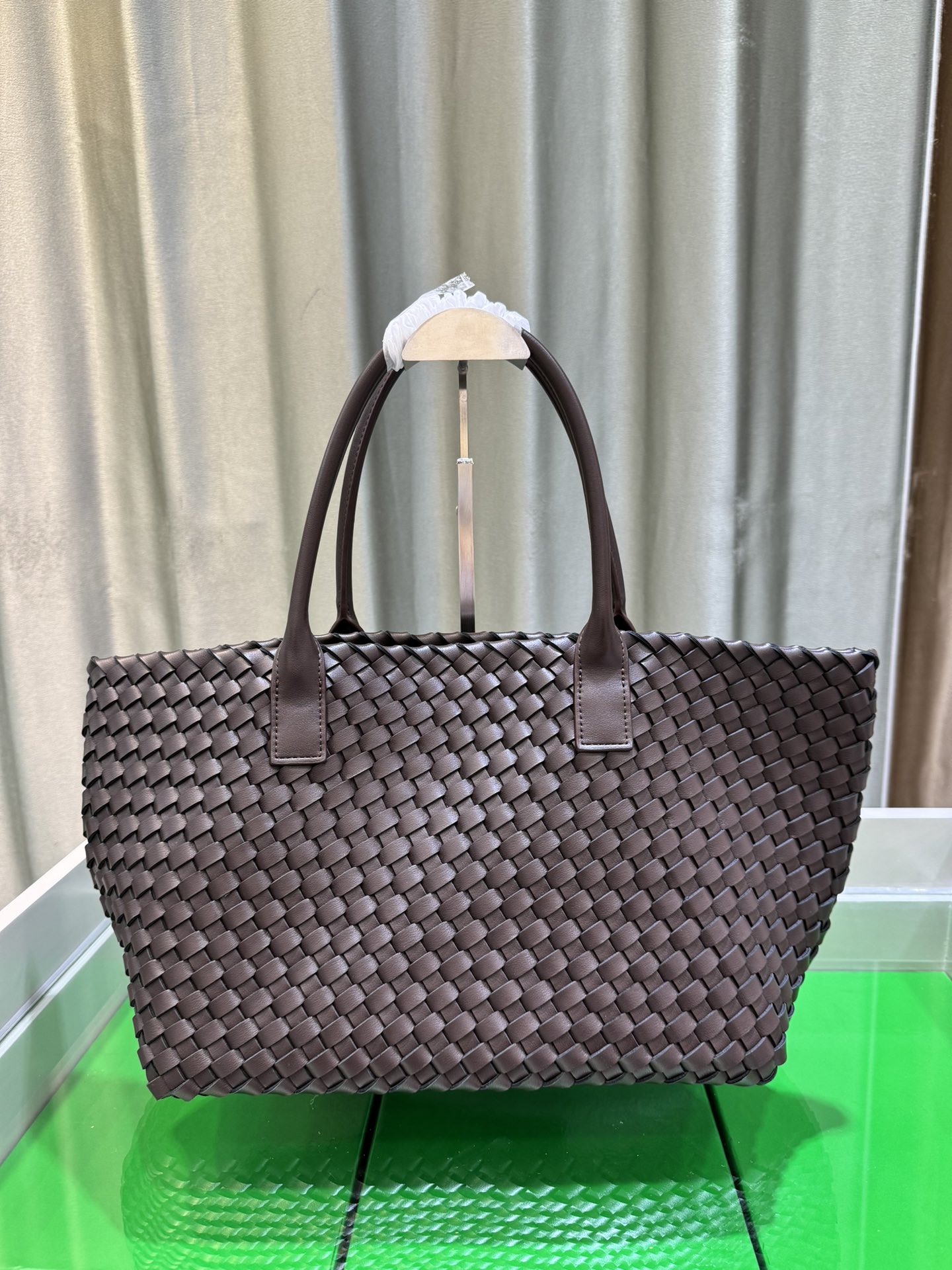 BV Medium Cabat Fondant - Bag - Gorchic - $186.99