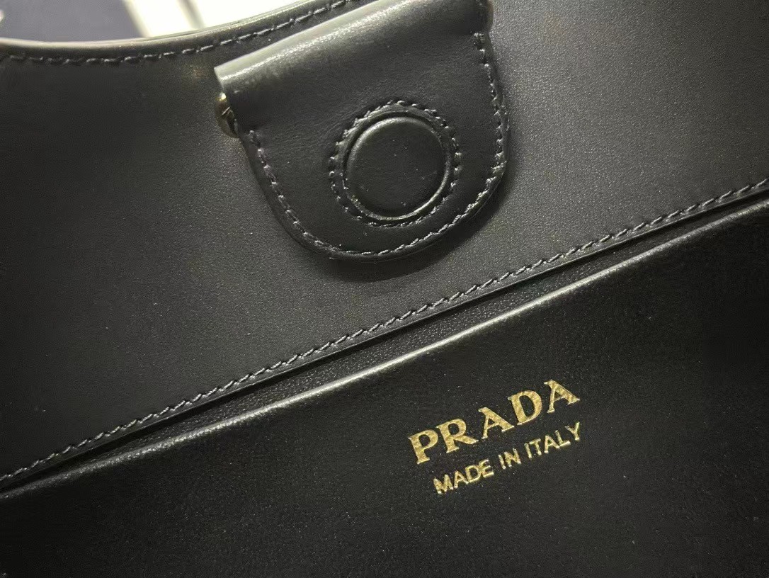 Saffiano texture Cleo brushed leather shoulder bag - Gorchic - $131.99