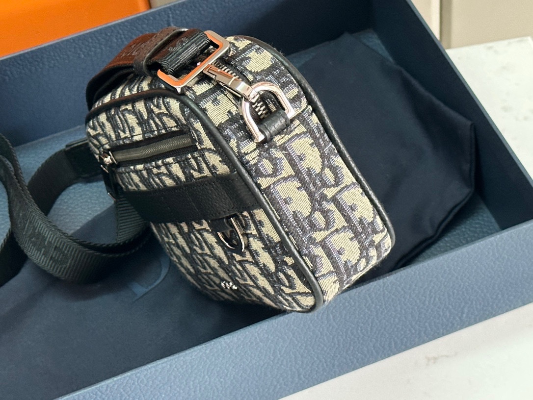 D Inspired Mini Safari Messenger Bag - Gorchic - $122.99