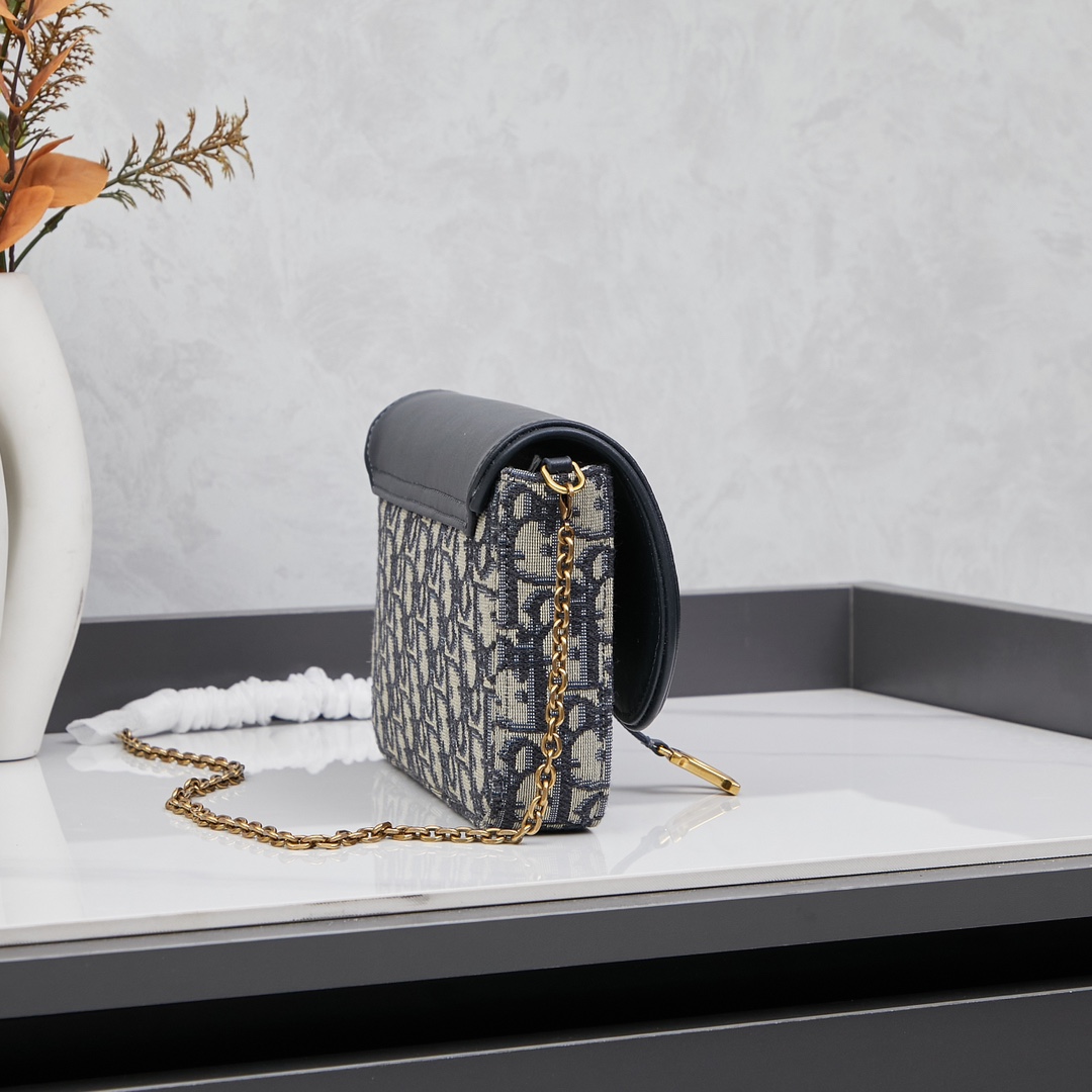 D Inspired Saddle Blue Chain Pouch Bag - Gorchic - $122.99