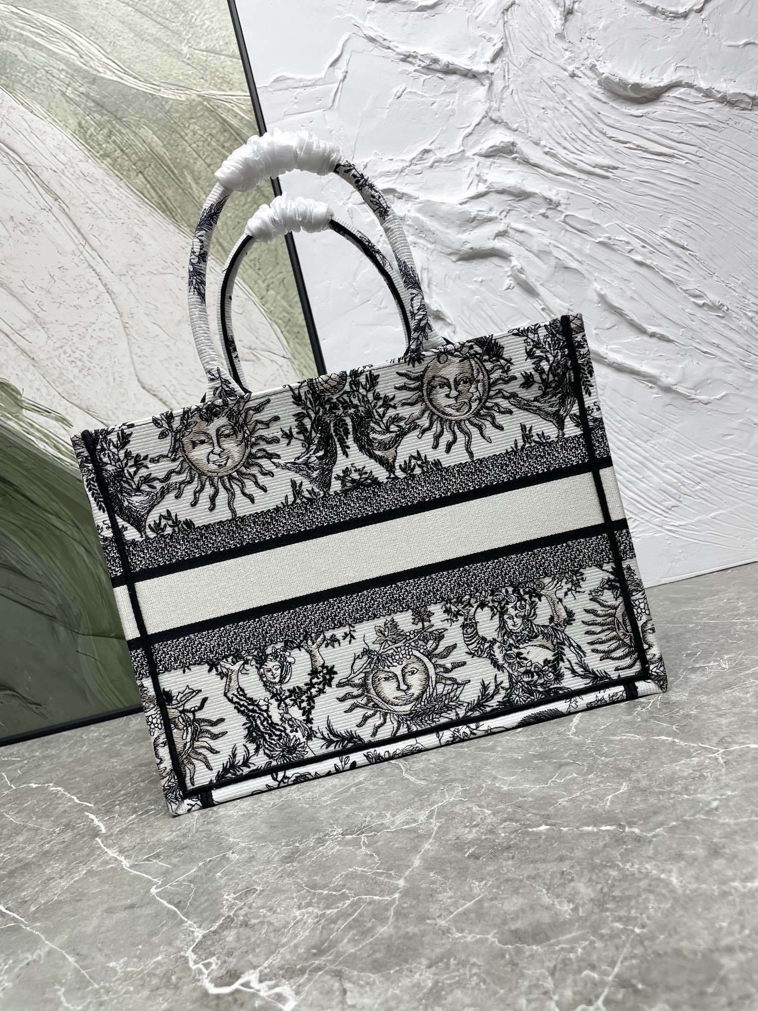 D Inspired book tote black zoo - Bag - Gorchic - $167.99