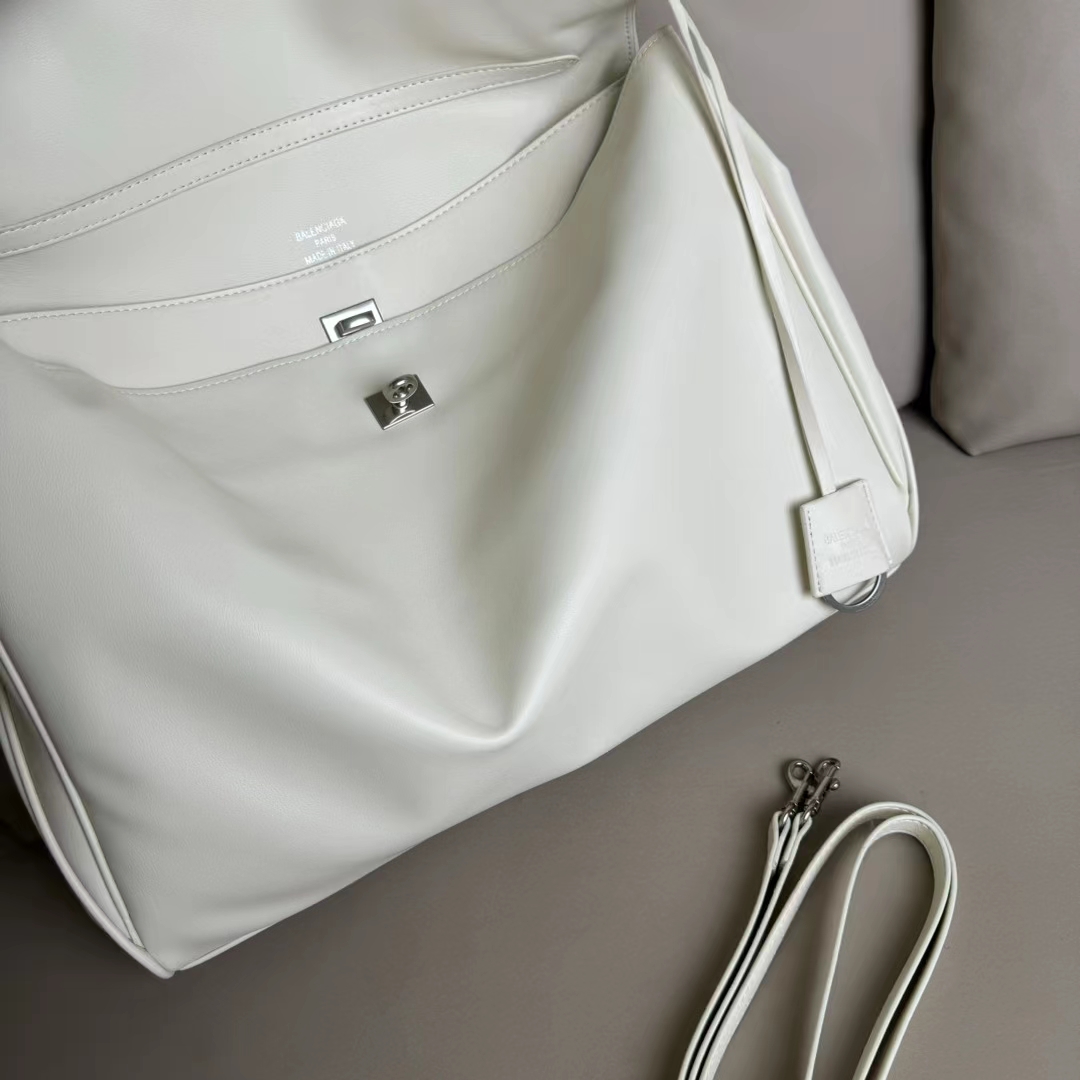 Hourglass iconic Rodeo leather shoulder bag in green and aged-sliver hardware Multiple Size - Bag - Gorchic - $169.99