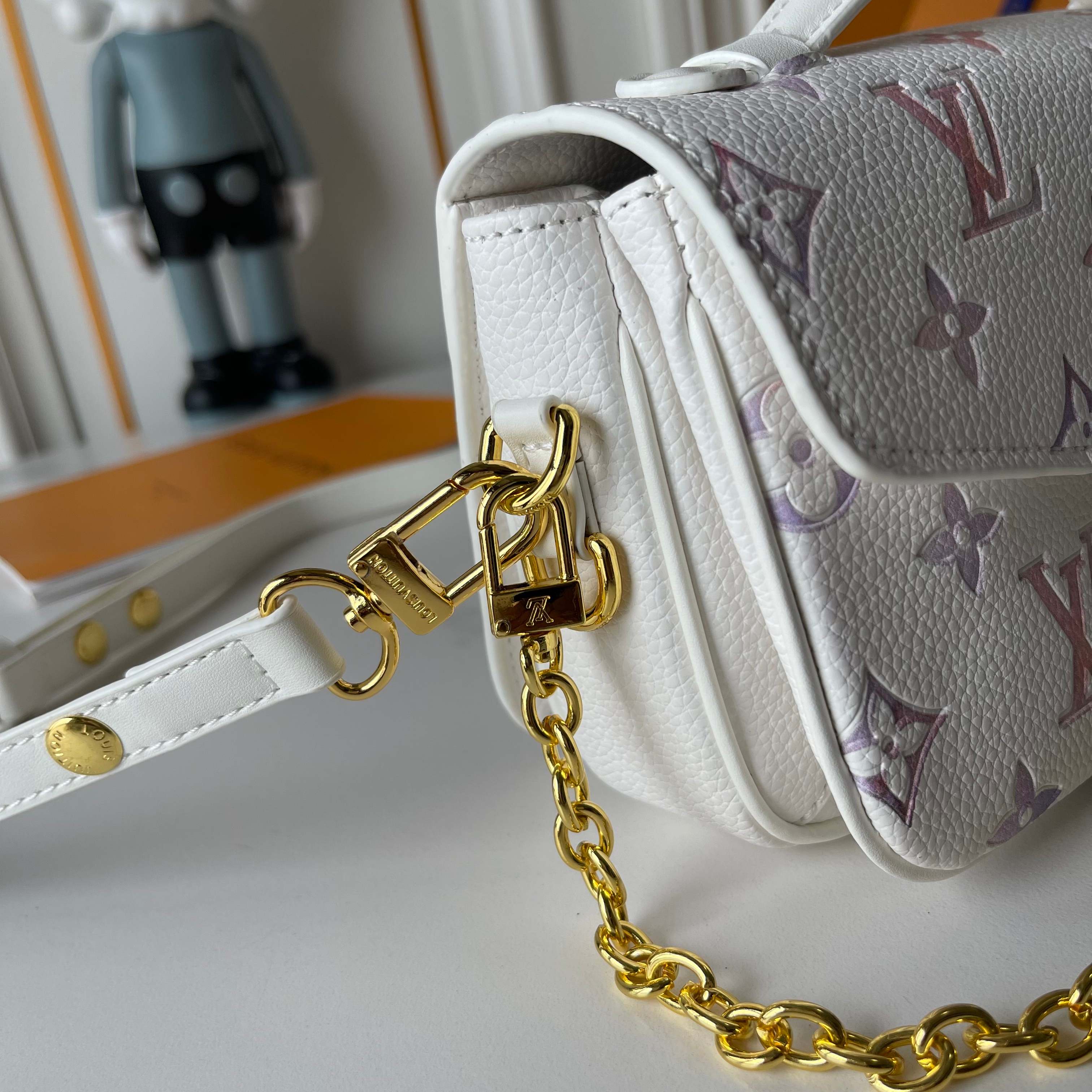 Designer Pochette Métis East West Embossed grained cowhide leather - Dream Cream - Gorchic - $120.99