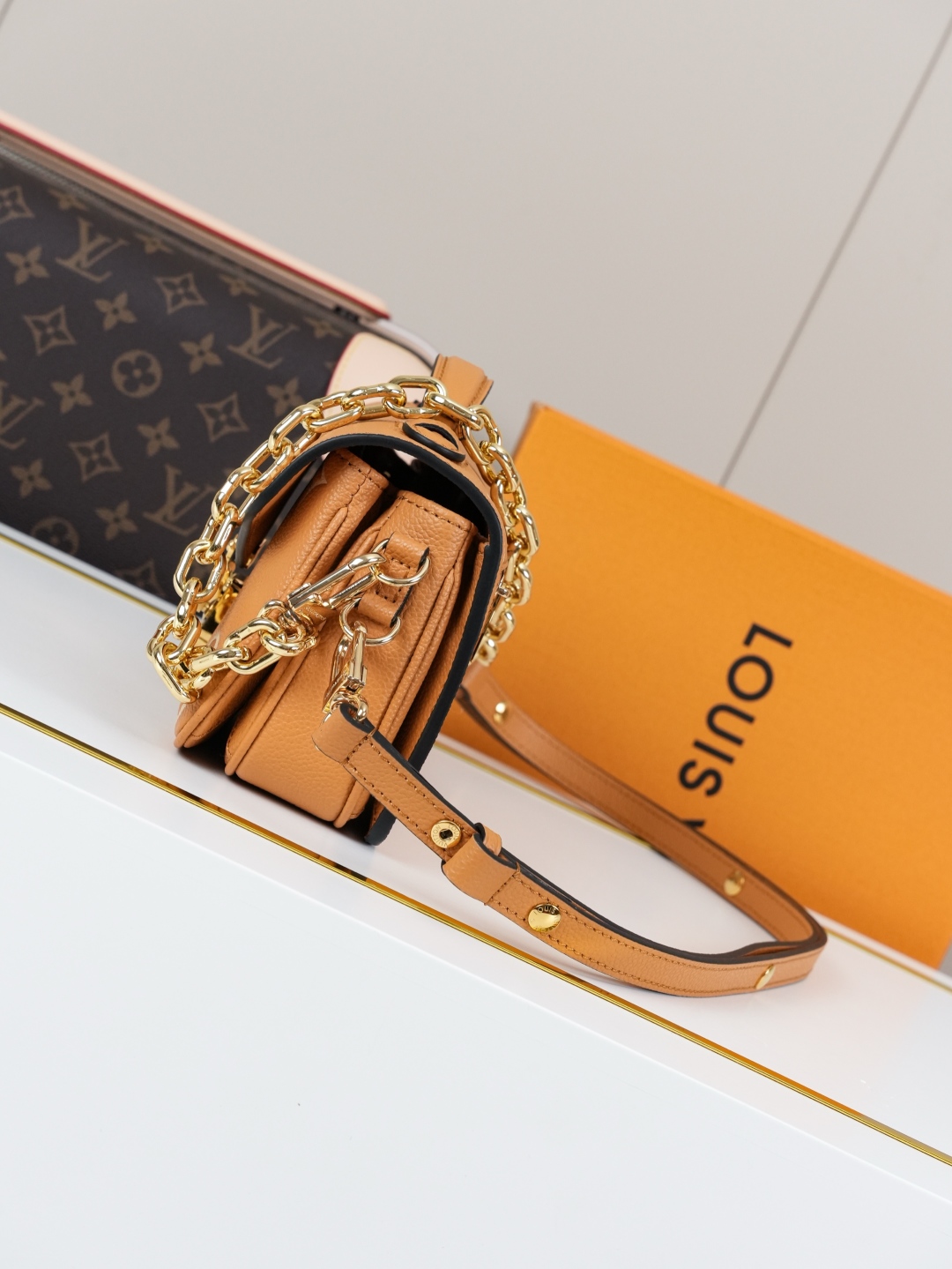 Designer Pochette Métis East West Embossed grain cowhide - Arizona/Cream - Gorchic - $116.99