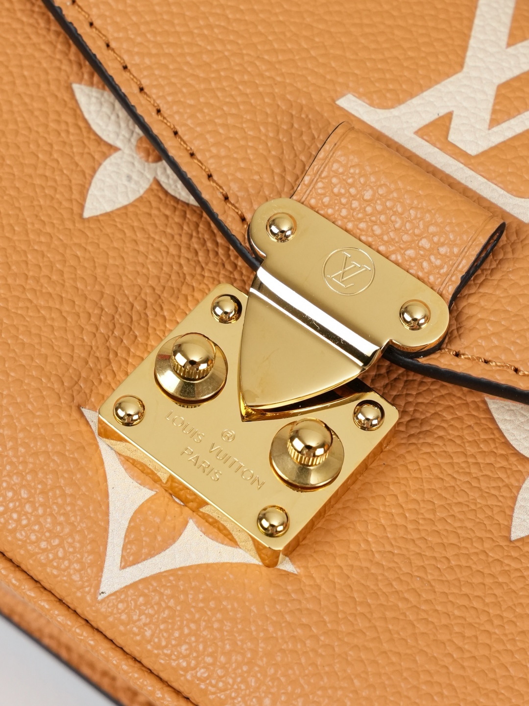 Designer Pochette Métis East West Embossed grain cowhide - Arizona/Cream - Gorchic - $116.99