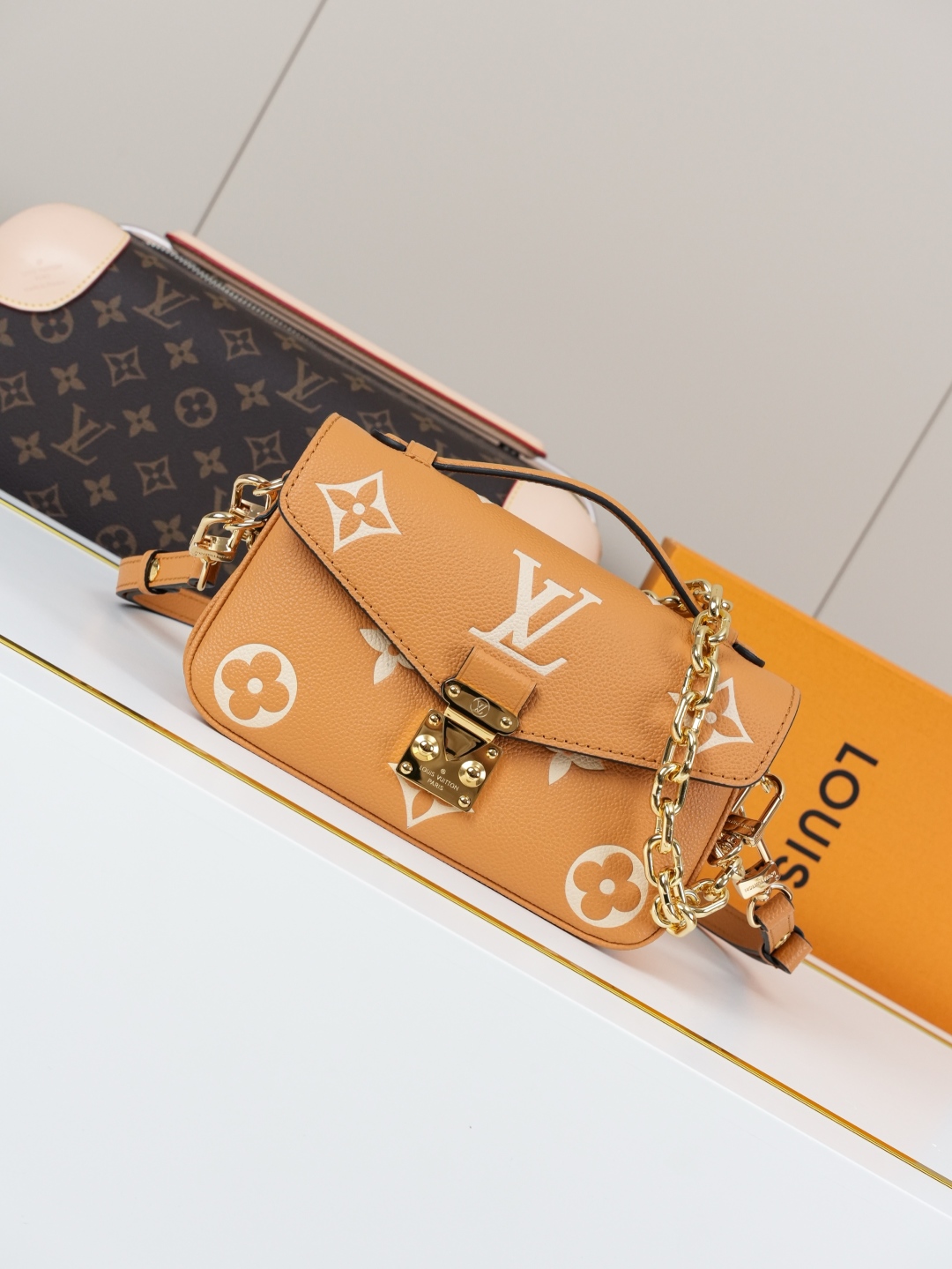 Designer Pochette Métis East West Embossed grain cowhide - Arizona/Cream - Gorchic - $116.99