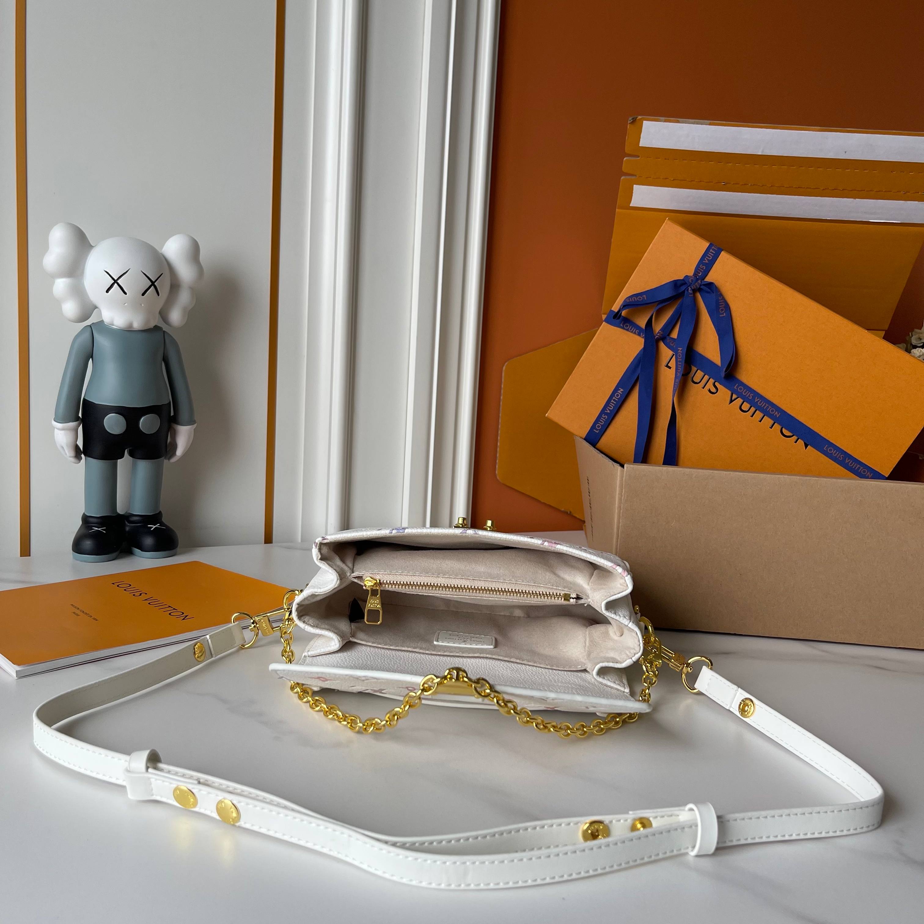 Designer Pochette Métis East West Embossed grained cowhide leather - Dream Cream - Gorchic - $120.99