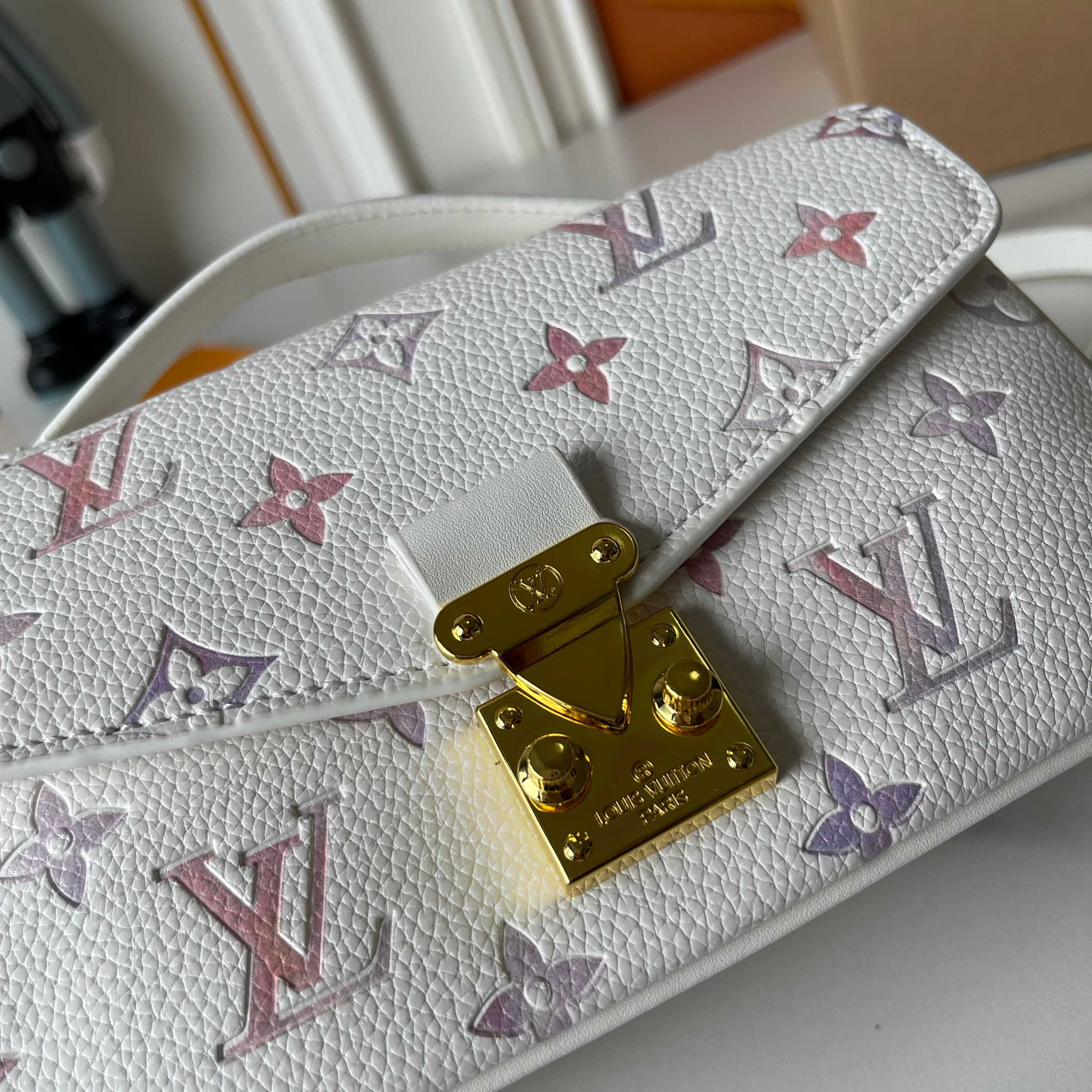 Designer Pochette Métis East West Embossed grained cowhide leather - Dream Cream - Gorchic - $120.99