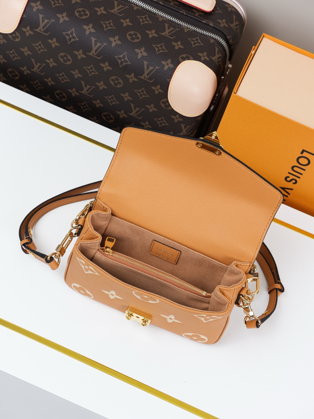 Designer Pochette Métis East West Embossed grain cowhide - Arizona/Cream - Gorchic - $116.99