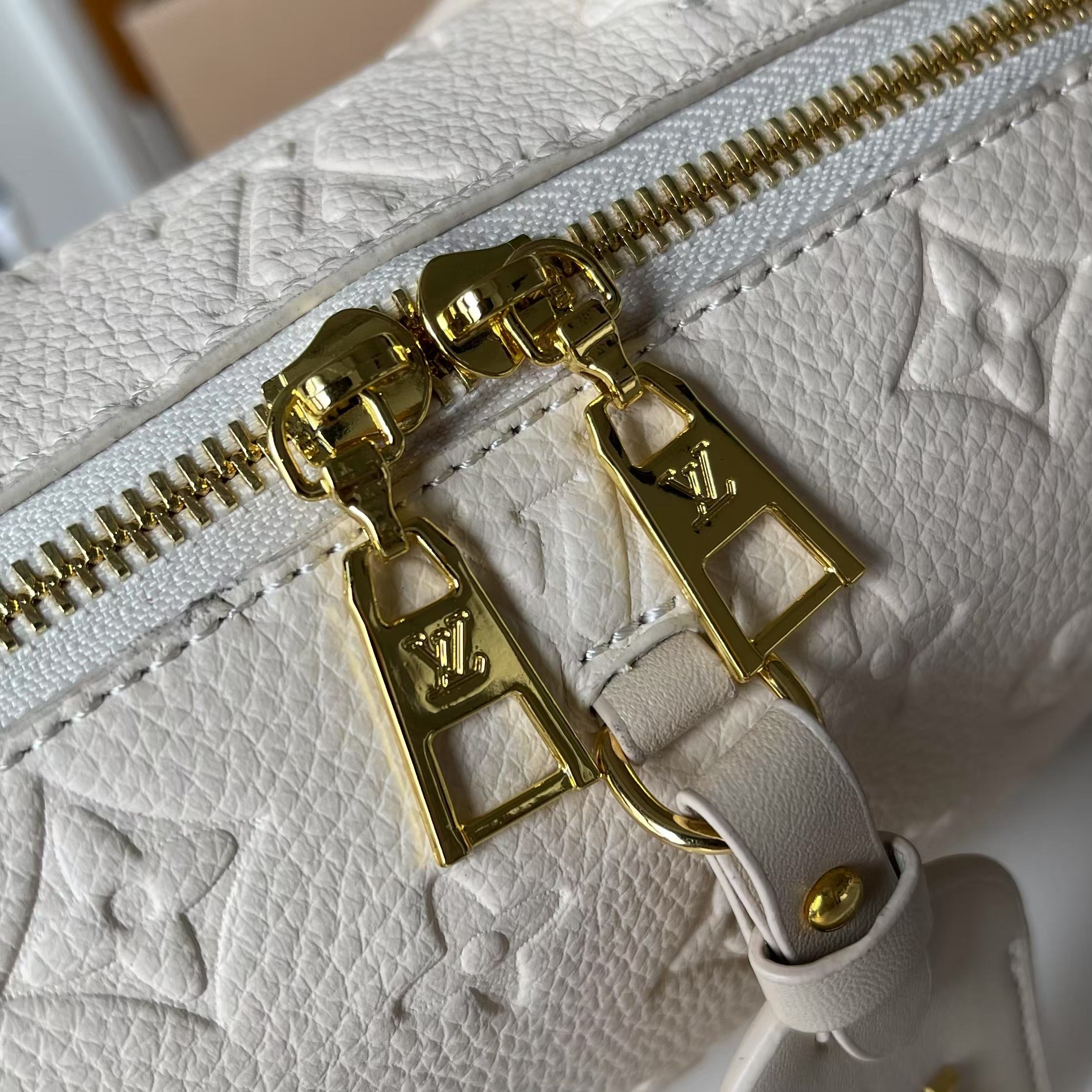 Designer Petite Malle Souple Embossed grained cowhide leather - White - Gorchic - $118.99