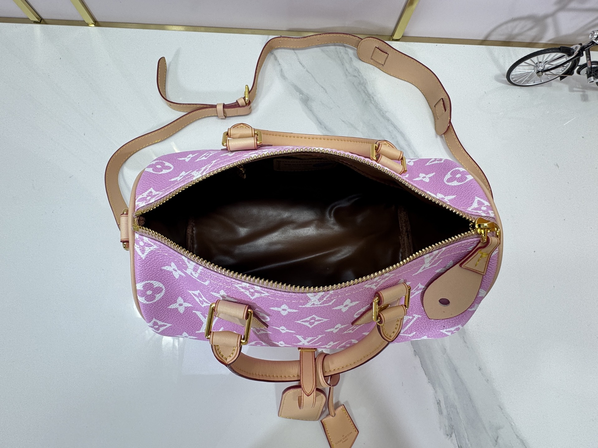 Designer Speedy P9 Bandoulière 40  Candy Pink - Bag - Gorchic - $141.99