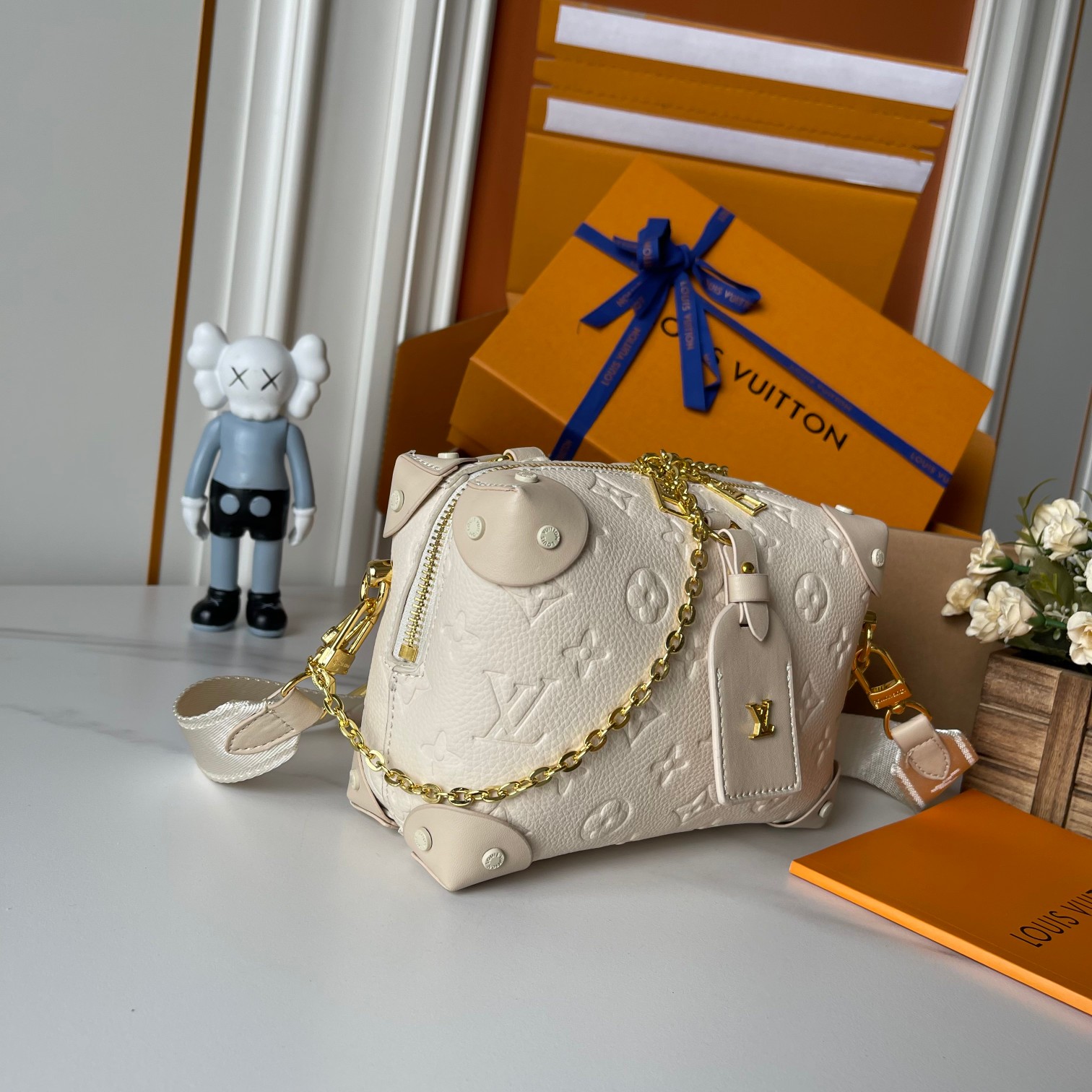 Designer Petite Malle Souple Embossed grained cowhide leather - White - Gorchic - $118.99