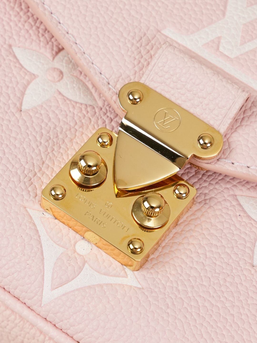 Designer Pochette Métis East West Embossed Grain Cowhide - Pink - Gorchic - $116.99