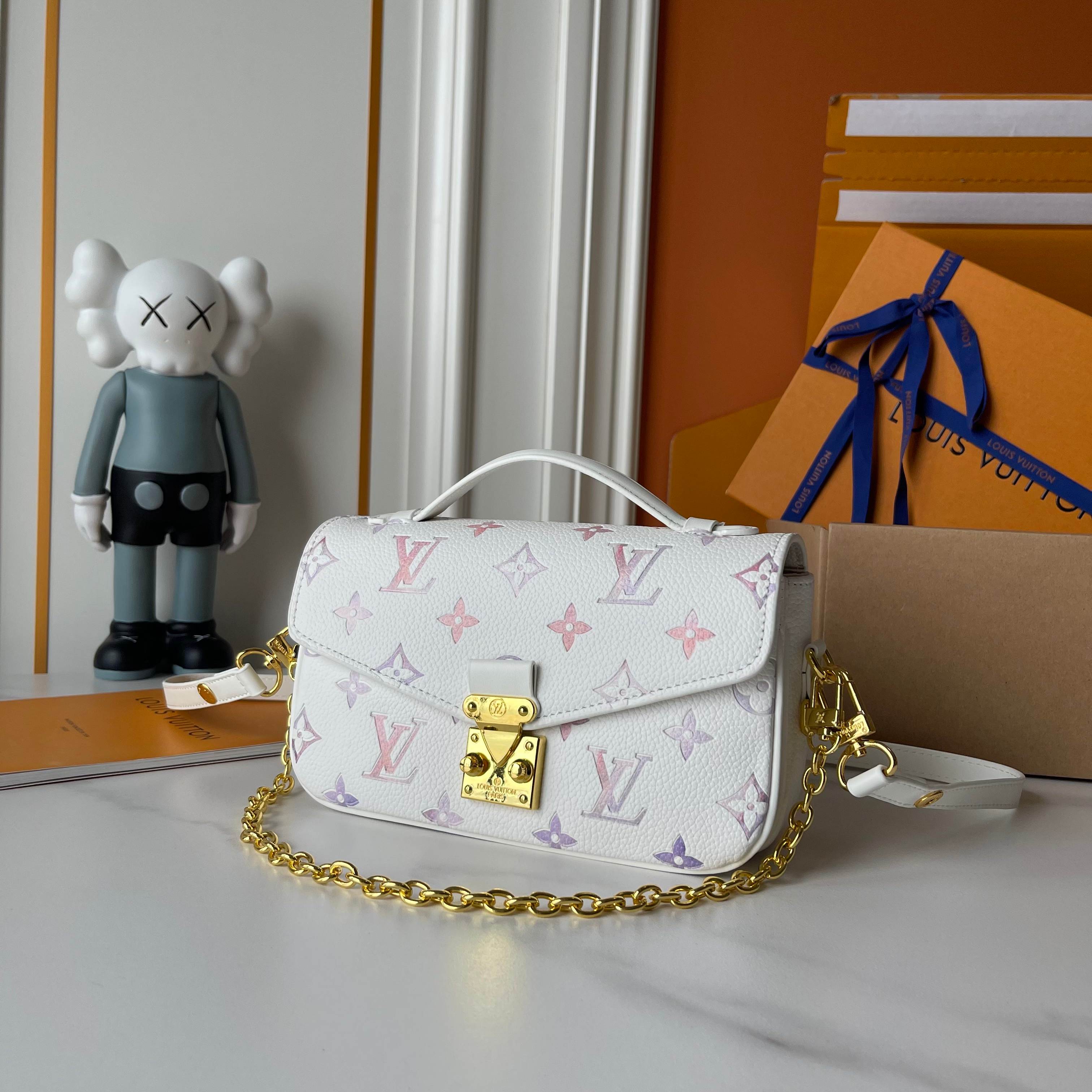 Designer Pochette Métis East West Embossed grained cowhide leather - Dream Cream - Gorchic - $120.99