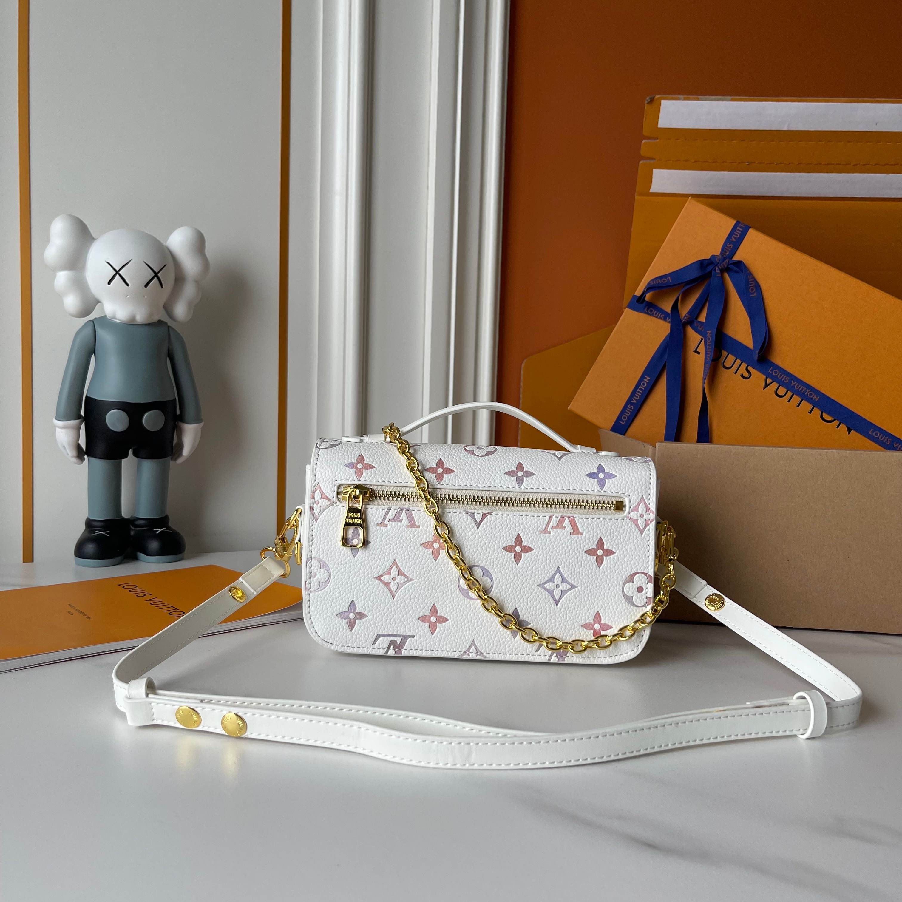 Designer Pochette Métis East West Embossed grained cowhide leather - Dream Cream - Gorchic - $120.99