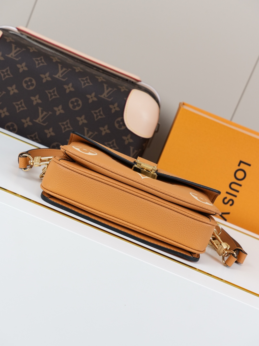 Designer Pochette Métis East West Embossed grain cowhide - Arizona/Cream - Gorchic - $116.99