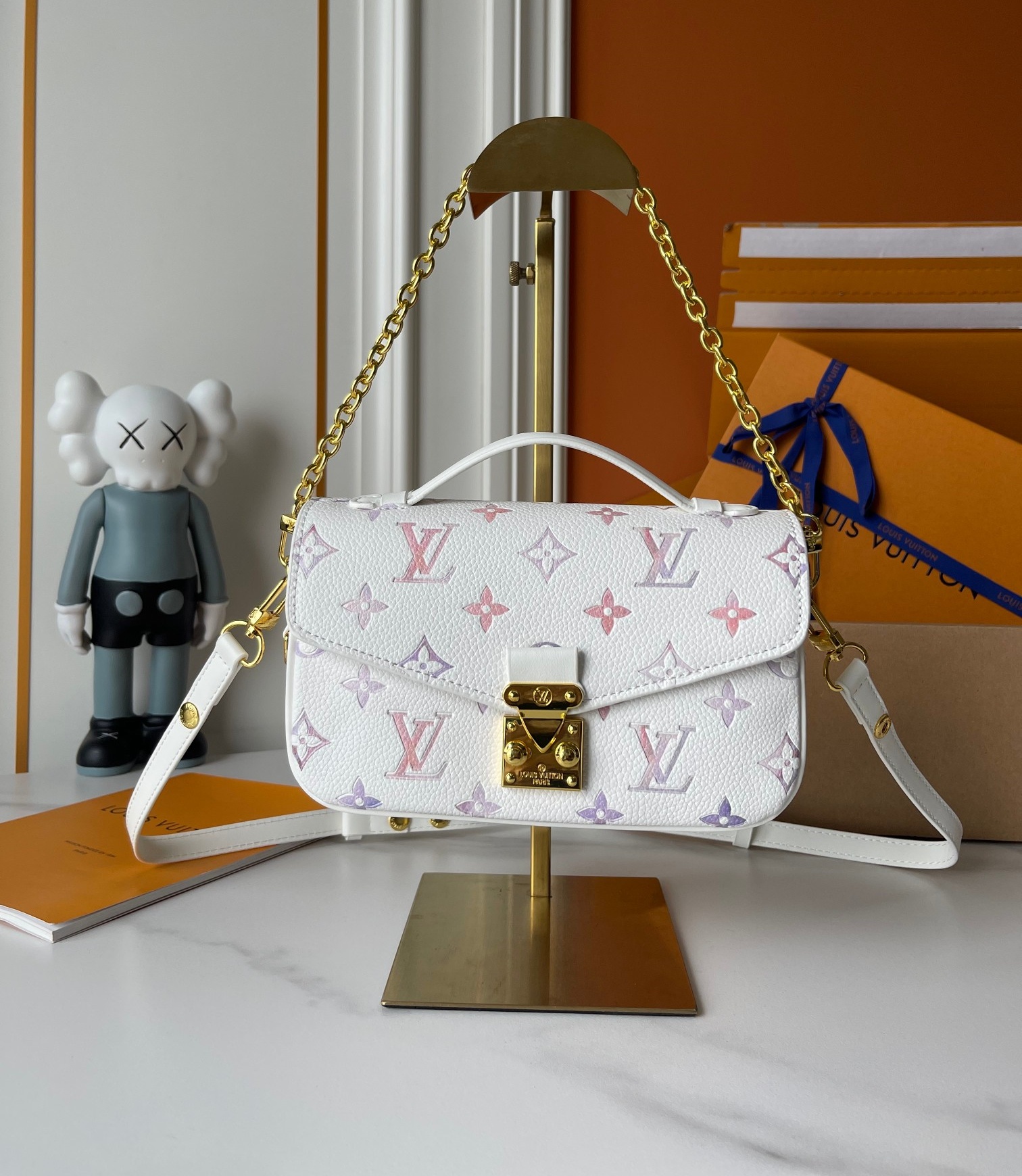 Designer Pochette Métis East West Embossed grained cowhide leather - Dream Cream - Gorchic - $120.99