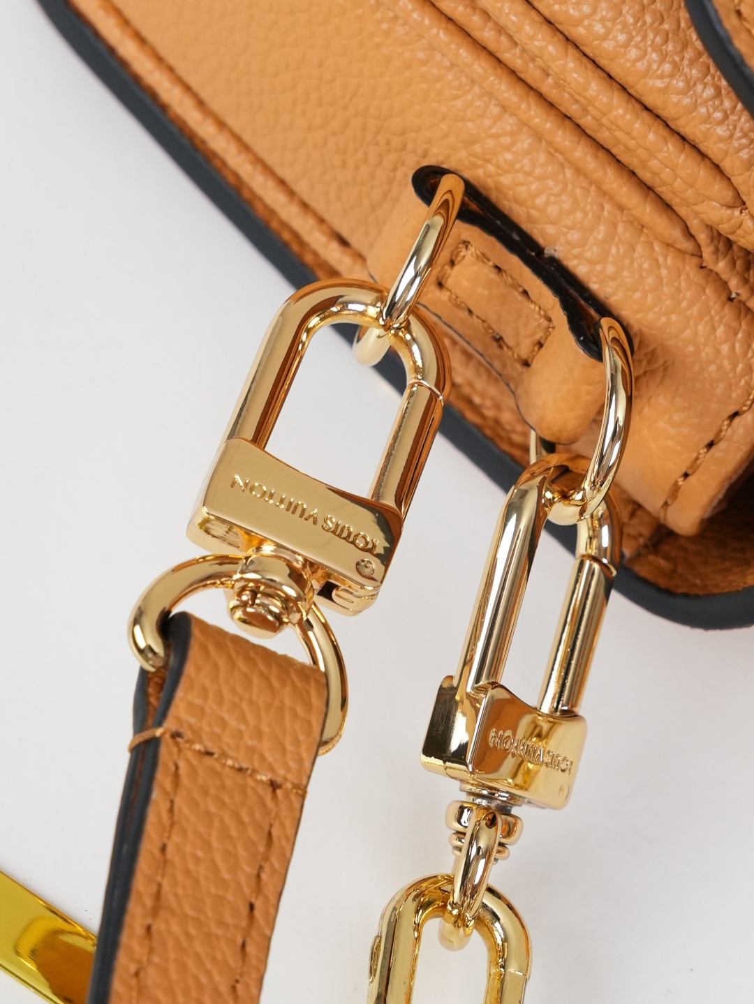 Designer Pochette Métis East West Embossed grain cowhide - Arizona/Cream - Gorchic - $116.99