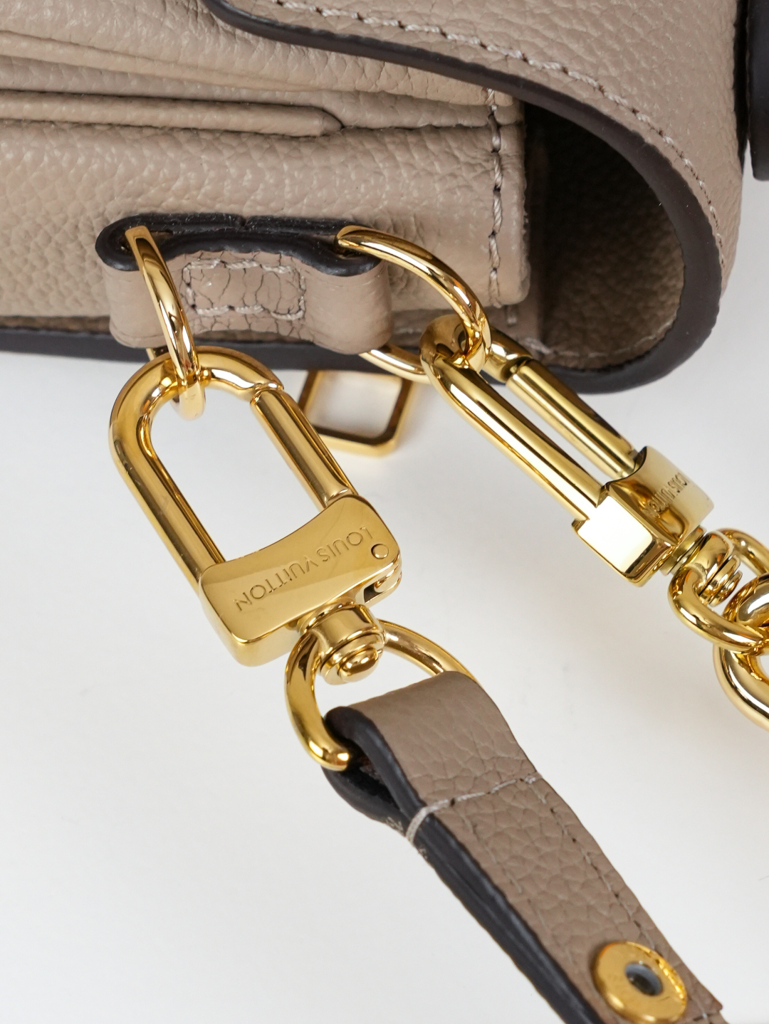 Designer Pochette Métis East West - Tourterelle Grey/Crème Beige - Gorchic - $116.99