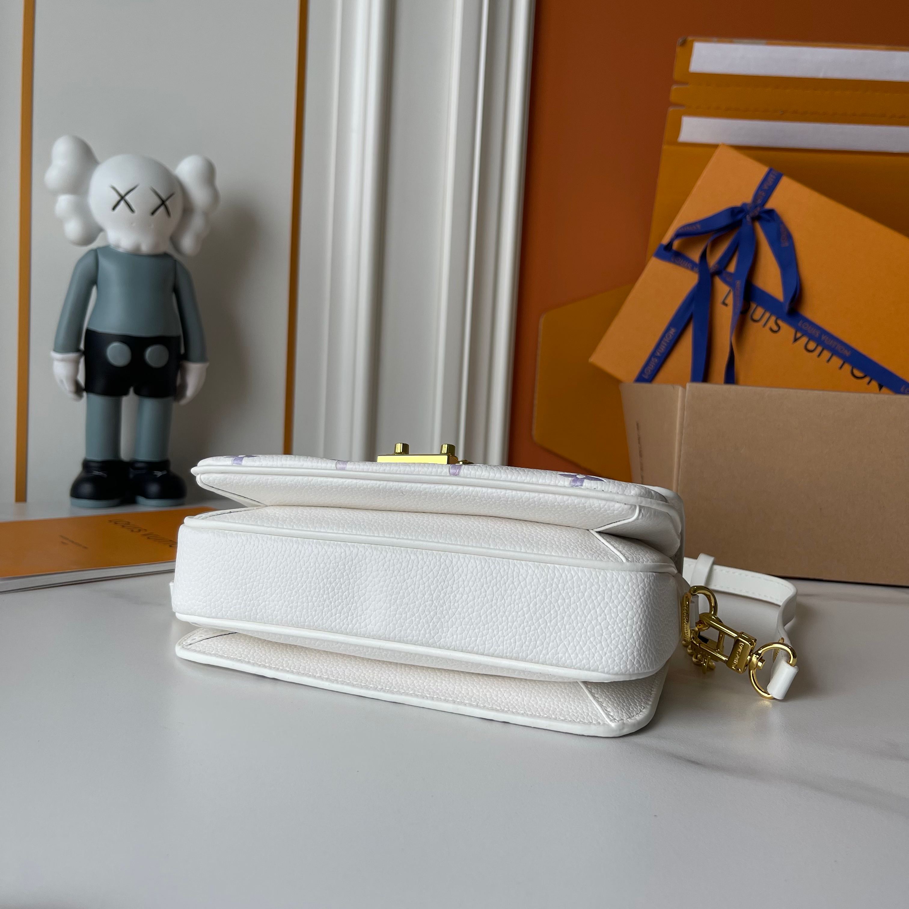 Designer Pochette Métis East West Embossed grained cowhide leather - Dream Cream - Gorchic - $120.99