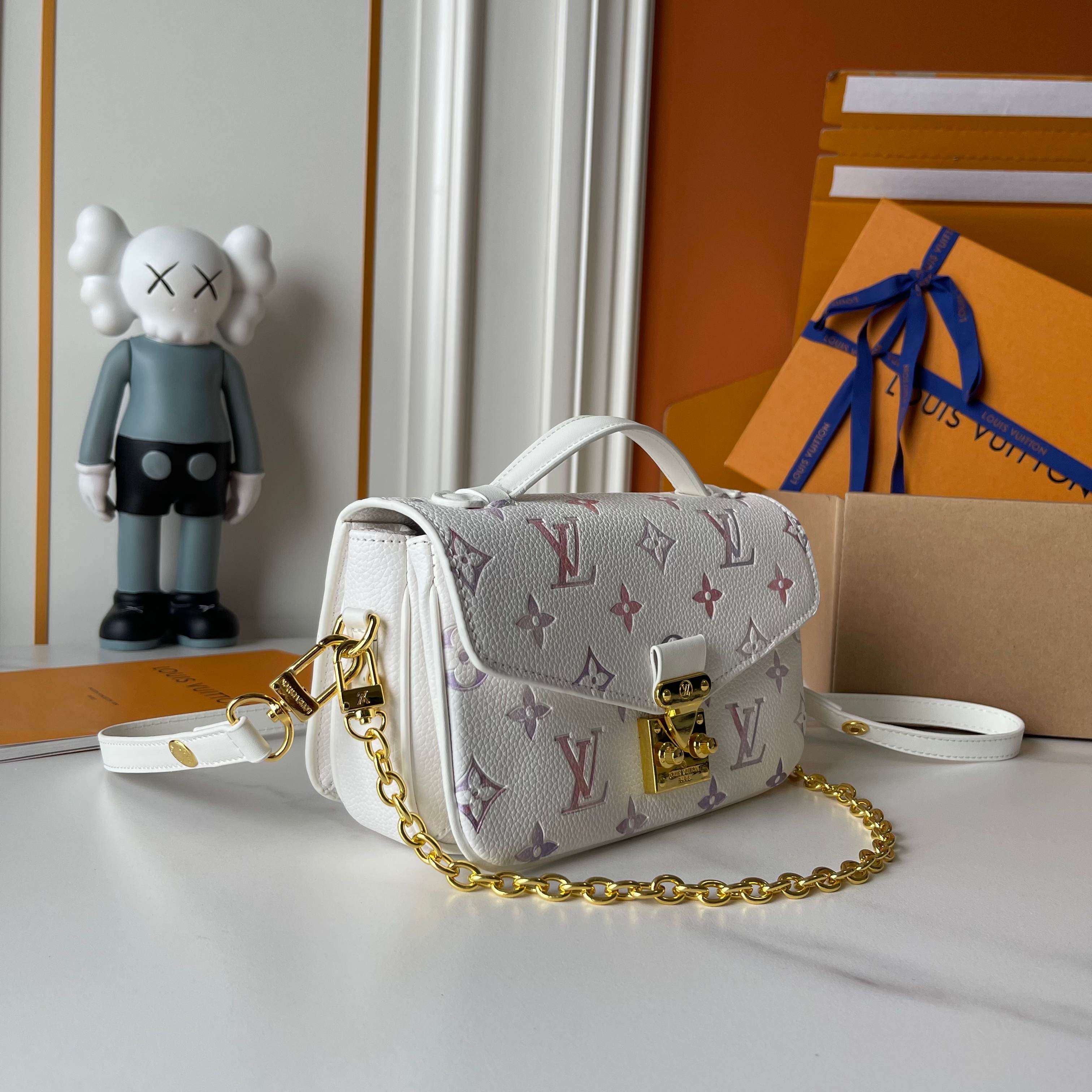 Designer Pochette Métis East West Embossed grained cowhide leather - Dream Cream - Gorchic - $120.99