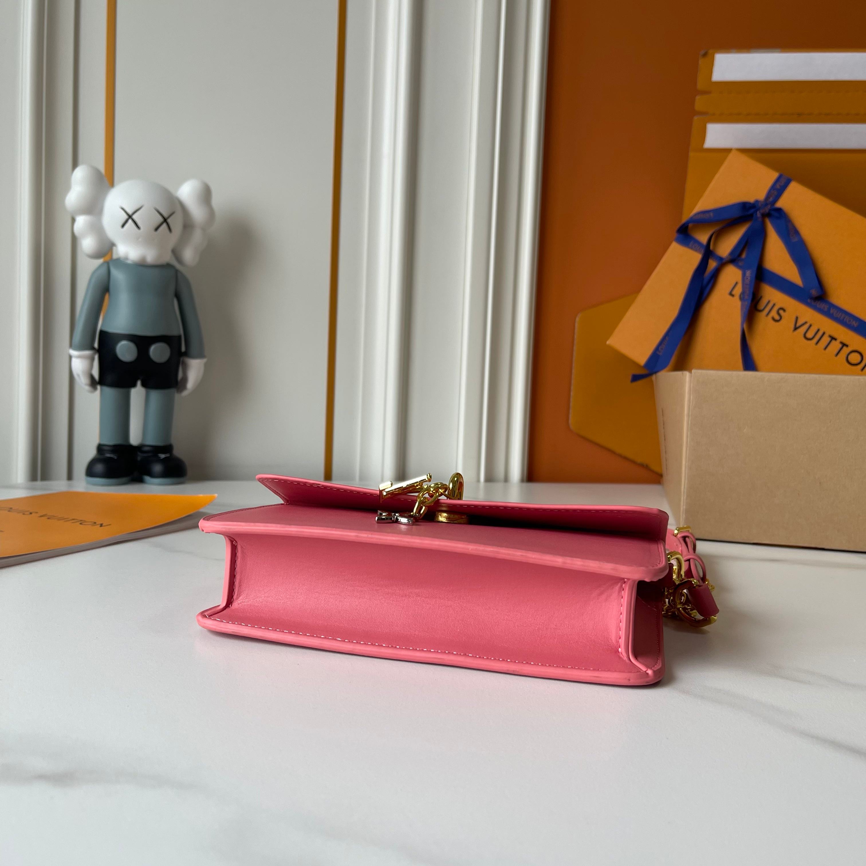 Designer Wallet On Chain LV Bloom - Sweet Coral - Gorchic - $120.99