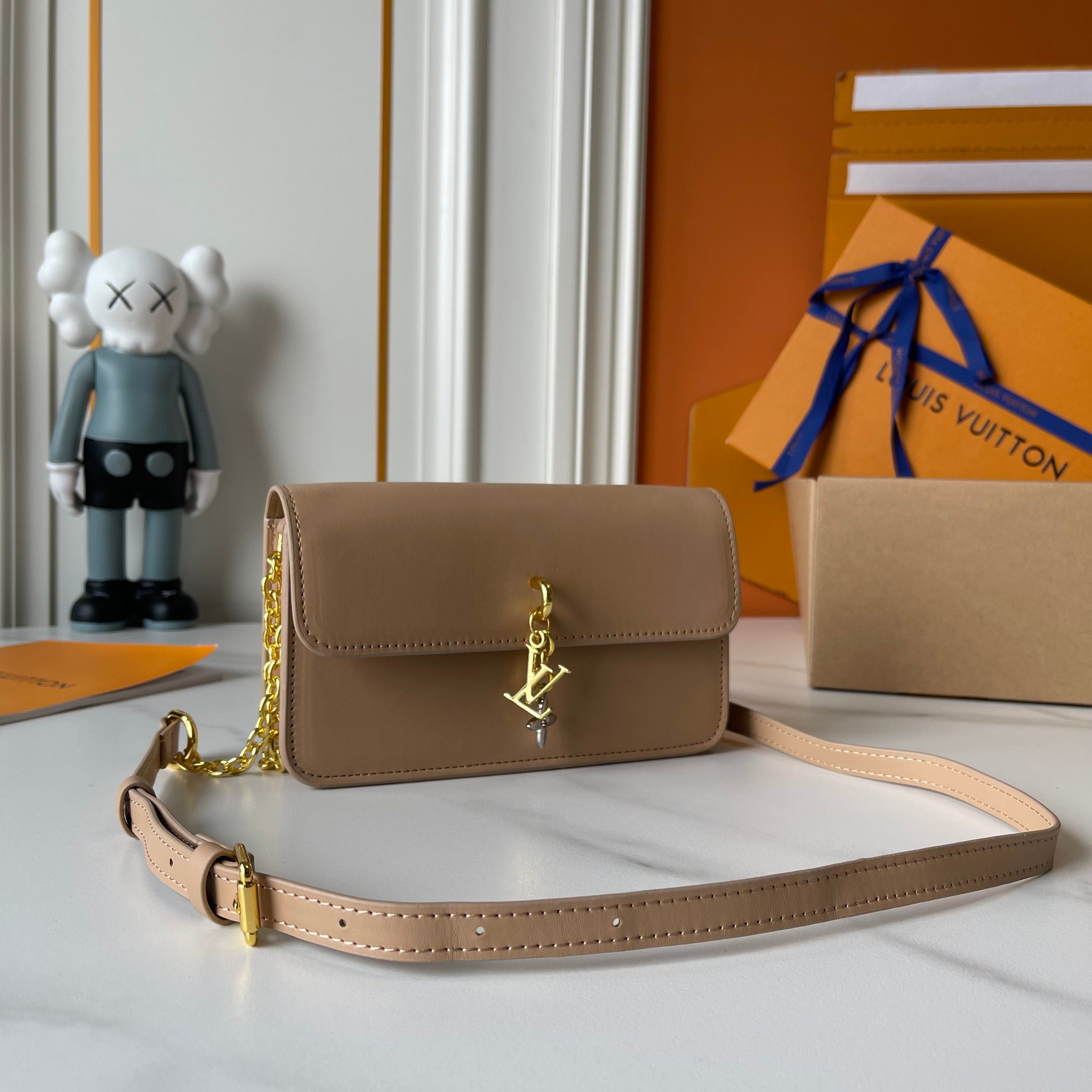 Designer Wallet On Chain LV Bloom - Sand - Gorchic - $120.99