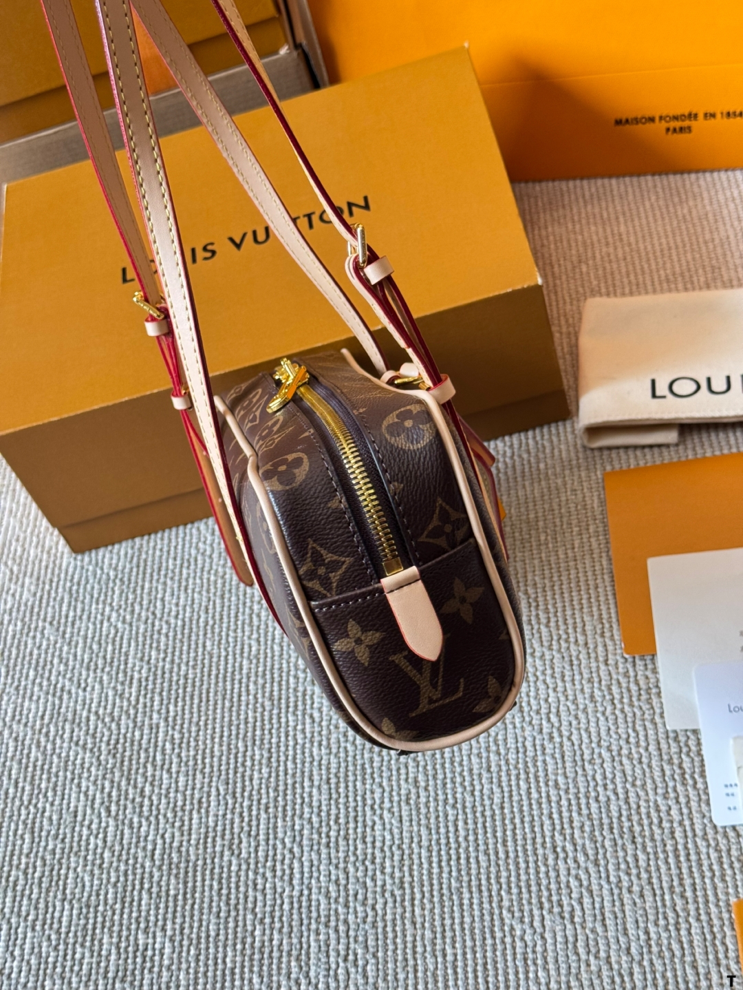 Designer Hang On Handbag - Brown - Gorchic - $120.99