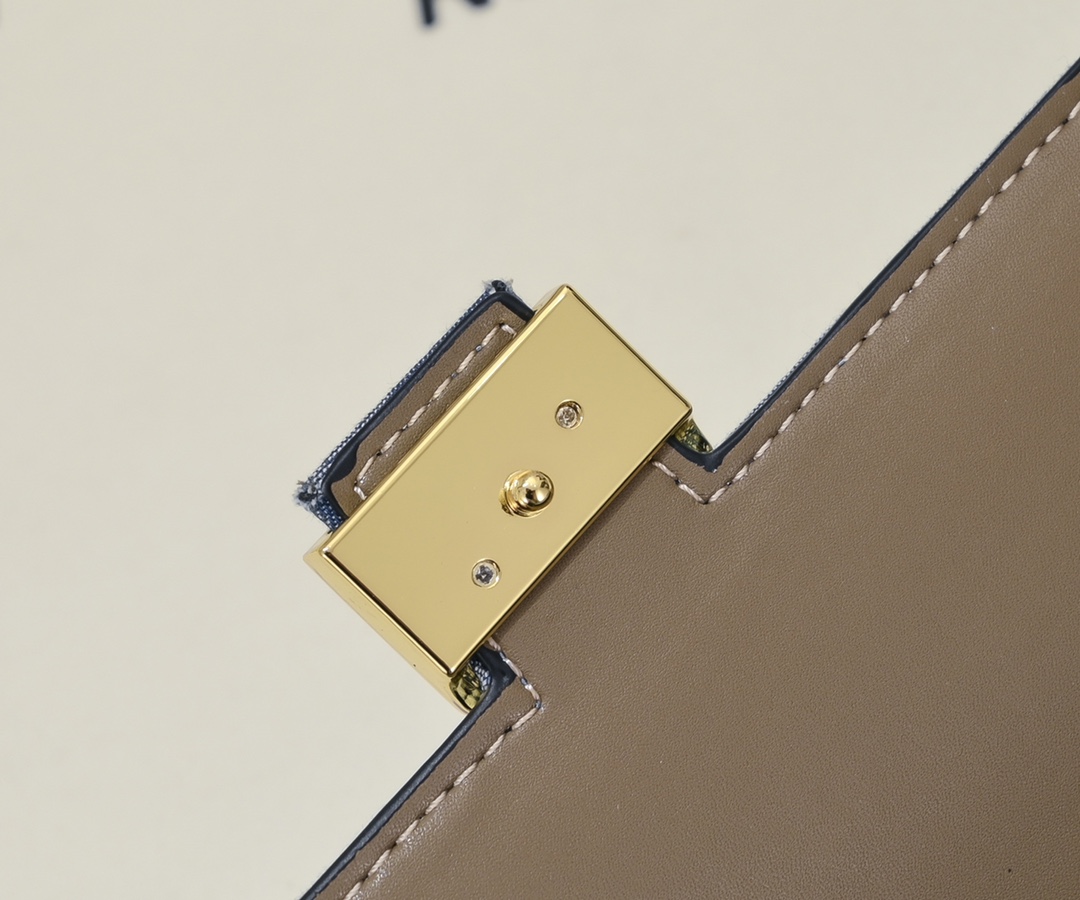 FD Chain Wallet Baguette Handbag - Blue Denim - Gorchic - $136.99