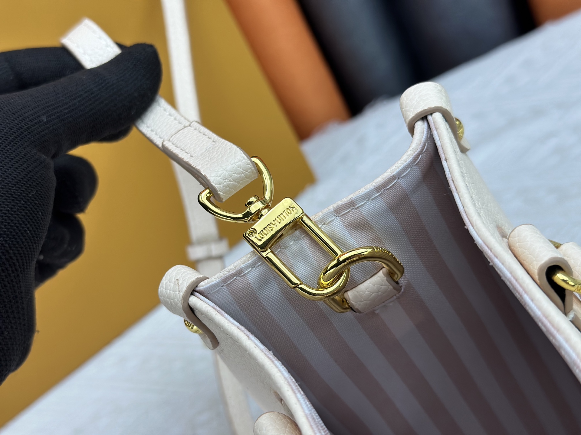 Designer OnTheGo PM - Eden color - Gorchic - $120.99