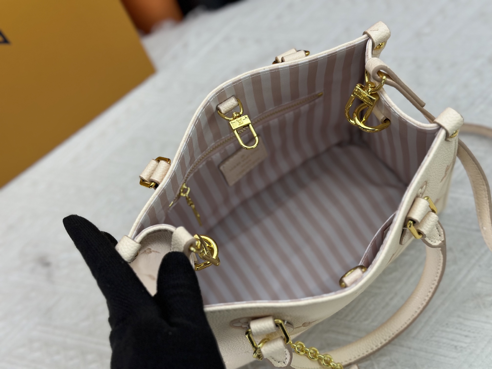 Designer OnTheGo PM - Eden color - Gorchic - $120.99