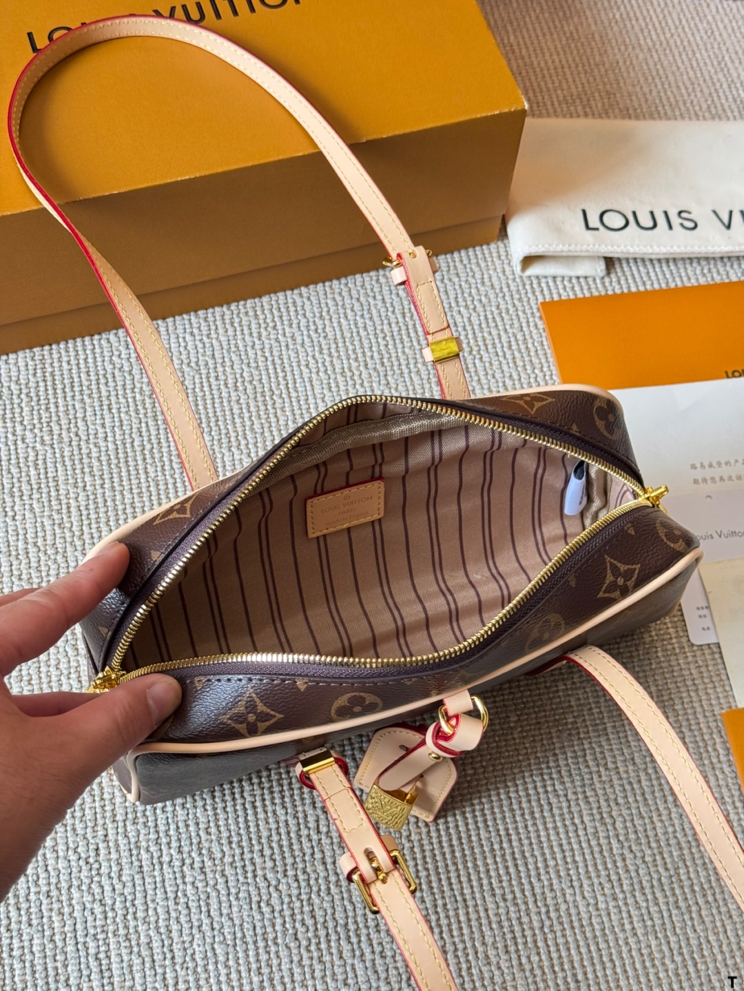 Designer Hang On Handbag - Brown - Gorchic - $120.99