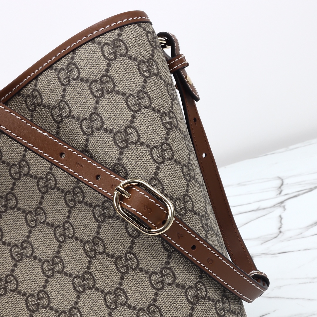 Double-G GG Emblem bucket bag - Medium - Gorchic - $124.99