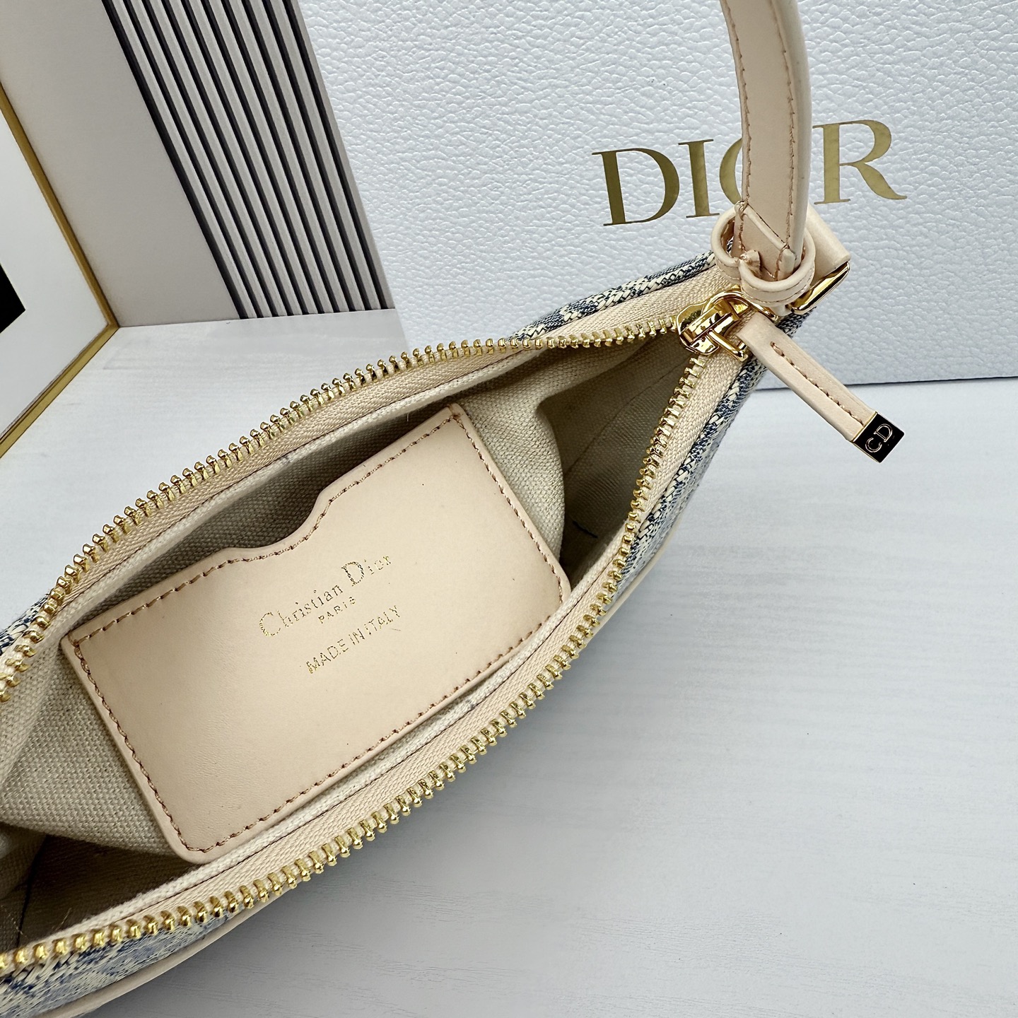 D-Inspired 30 Montaigne Cigale Mini Bag - Blue raffia effect - Gorchic - $148.99