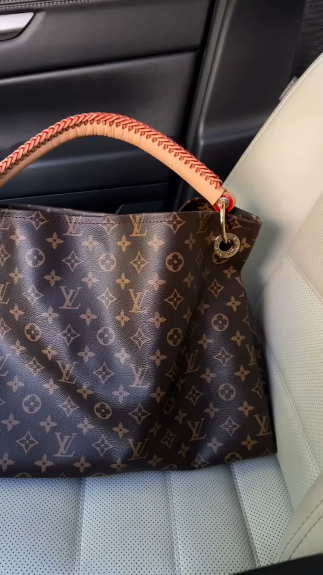 Designer Monogram Artsy MM hobo bag - Gorchic - $118.99