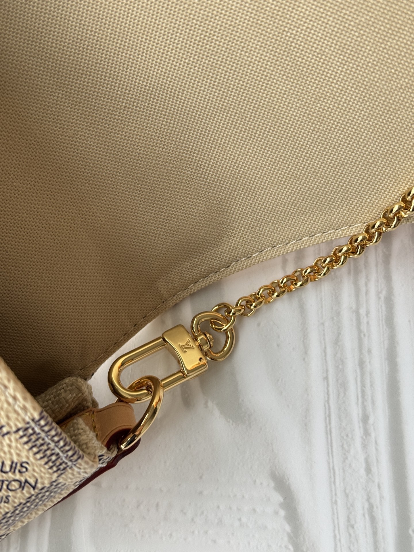 [TOP]Designer  Damier Azur Favorite MM - White - Gorchic - $195.99