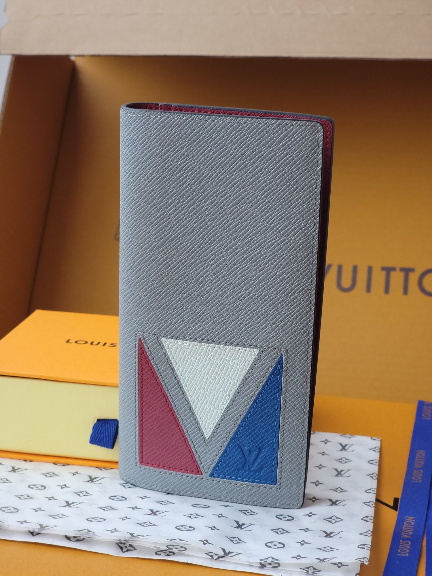 [TOP]Designer Brazza Wallet in Inlaid V Taiga Leather - Grey - Gorchic - $136.99