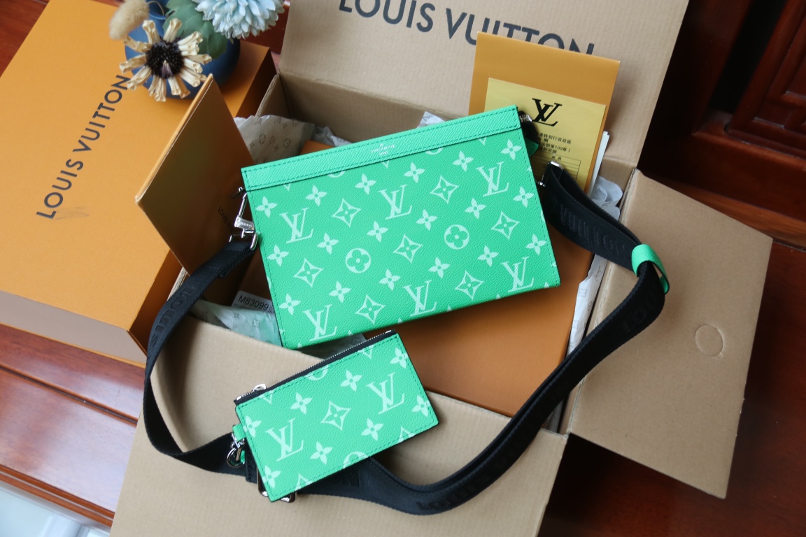 [TOP]Designer Gaston Wearable Wallet - Green - Gorchic - $168.99