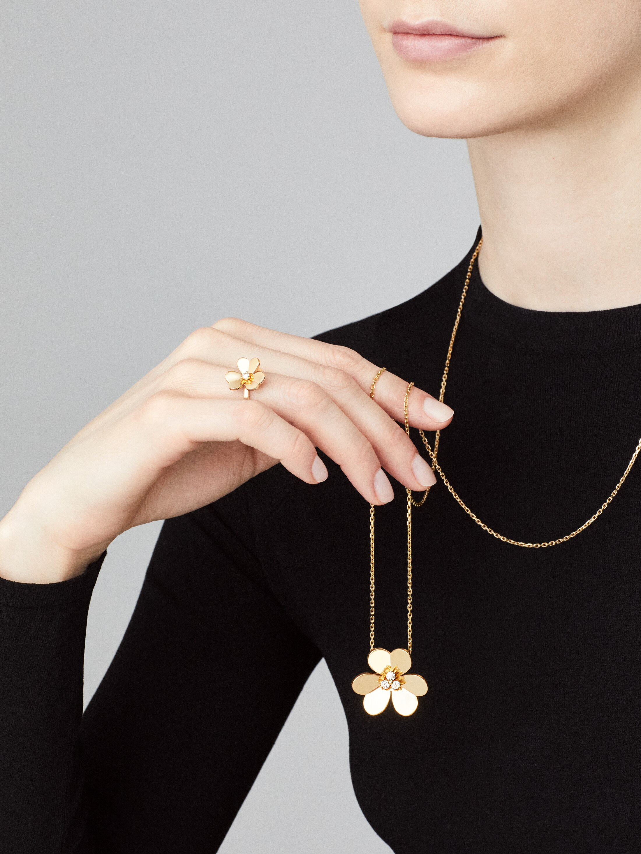 VAC Frivole ring, yellow gold, diamonds, 1 flower, small model - Gorchic - $39.99