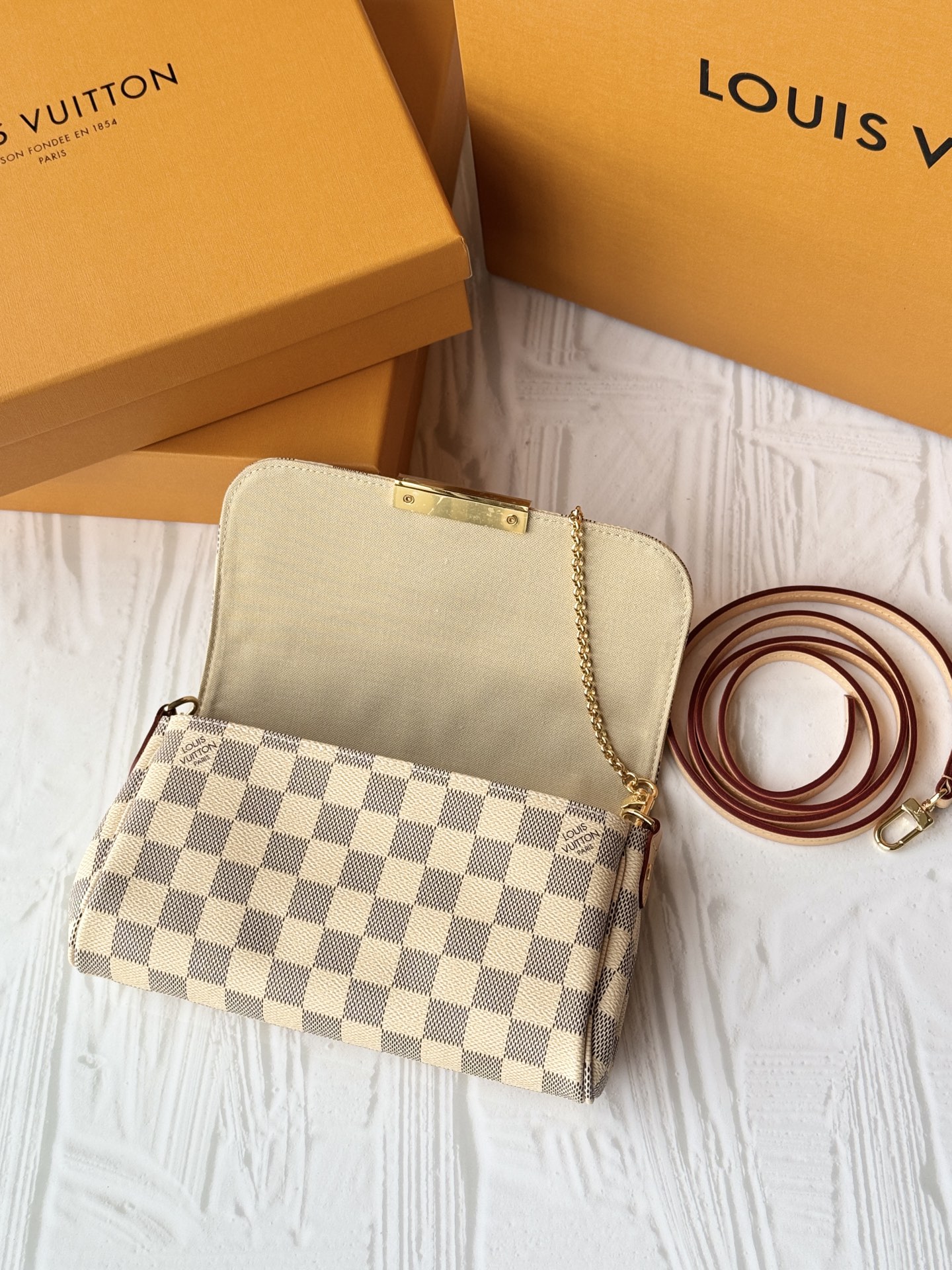 [TOP]Designer  Damier Azur Favorite MM - White - Gorchic - $195.99