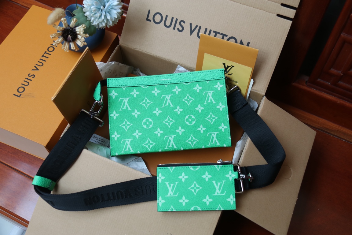 [TOP]Designer Gaston Wearable Wallet - Green - Gorchic - $168.99