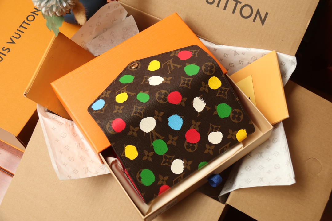 [TOP]Designer Wallets Sarah Long Button Wallet - Brown - Gorchic - $136.99