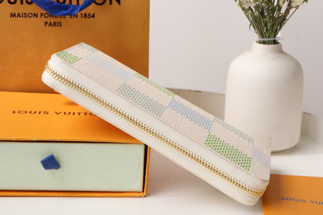 [TOP]Designer Zippy Vertical Wallet - Green - Gorchic - $142.99