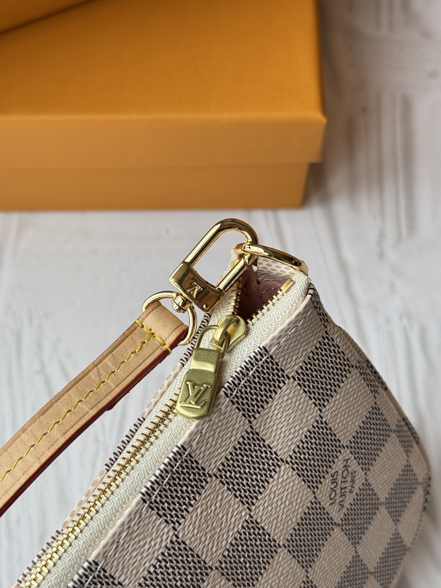 [TOP]Designer Damier Azur Pochette Accessoires Shoulder Bag - White - Gorchic - $147.99