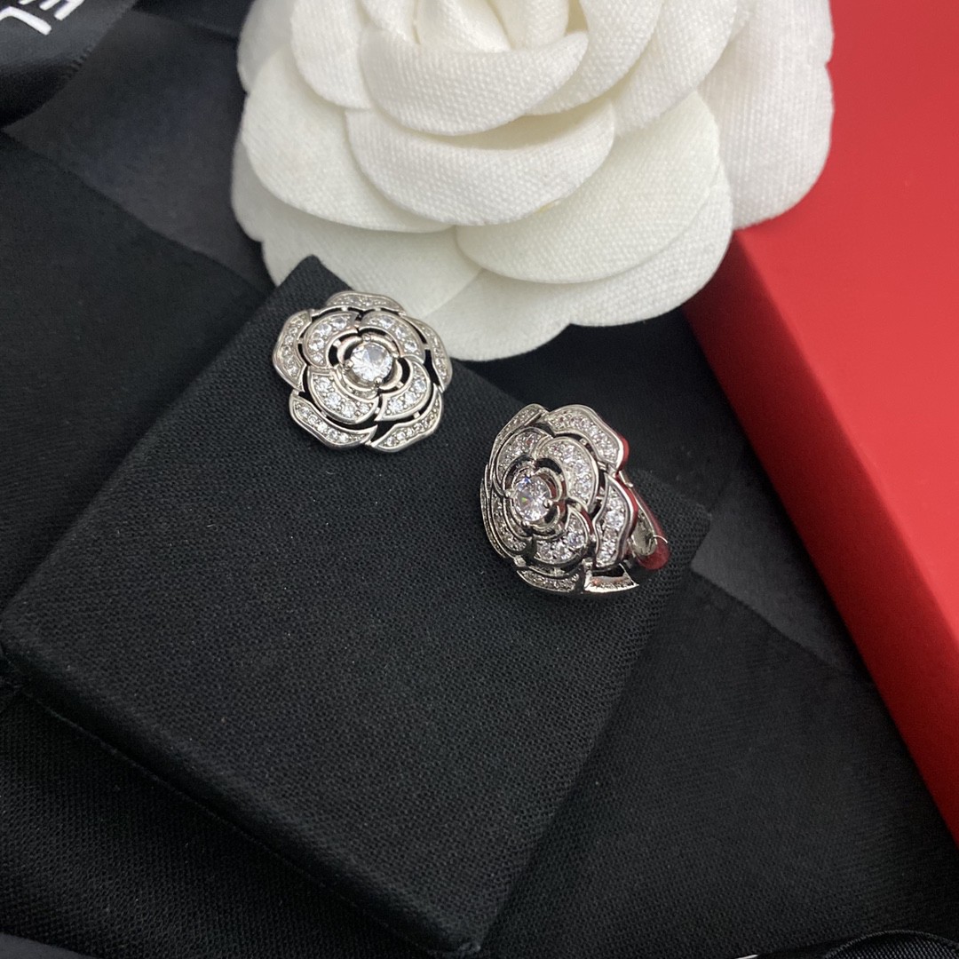 CC Inspired  Bouton de Camélia earrings - Gorchic - $44.99