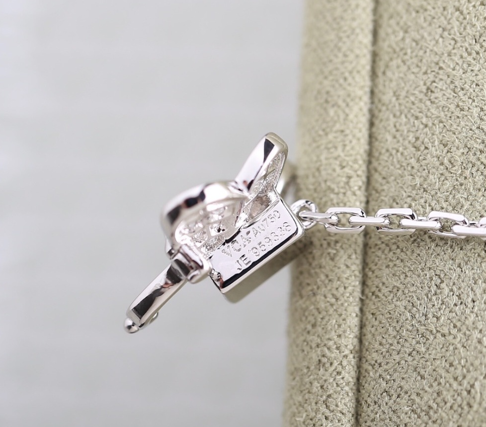 VAC Vinatge Frivole bracelet, 5 flowers, White gold, diamonds - Gorchic - $48.99