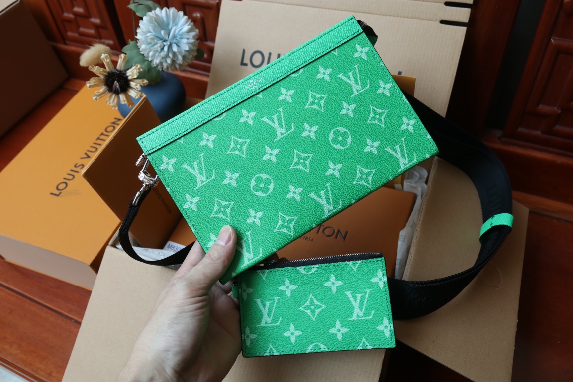 [TOP]Designer Gaston Wearable Wallet - Green - Gorchic - $168.99