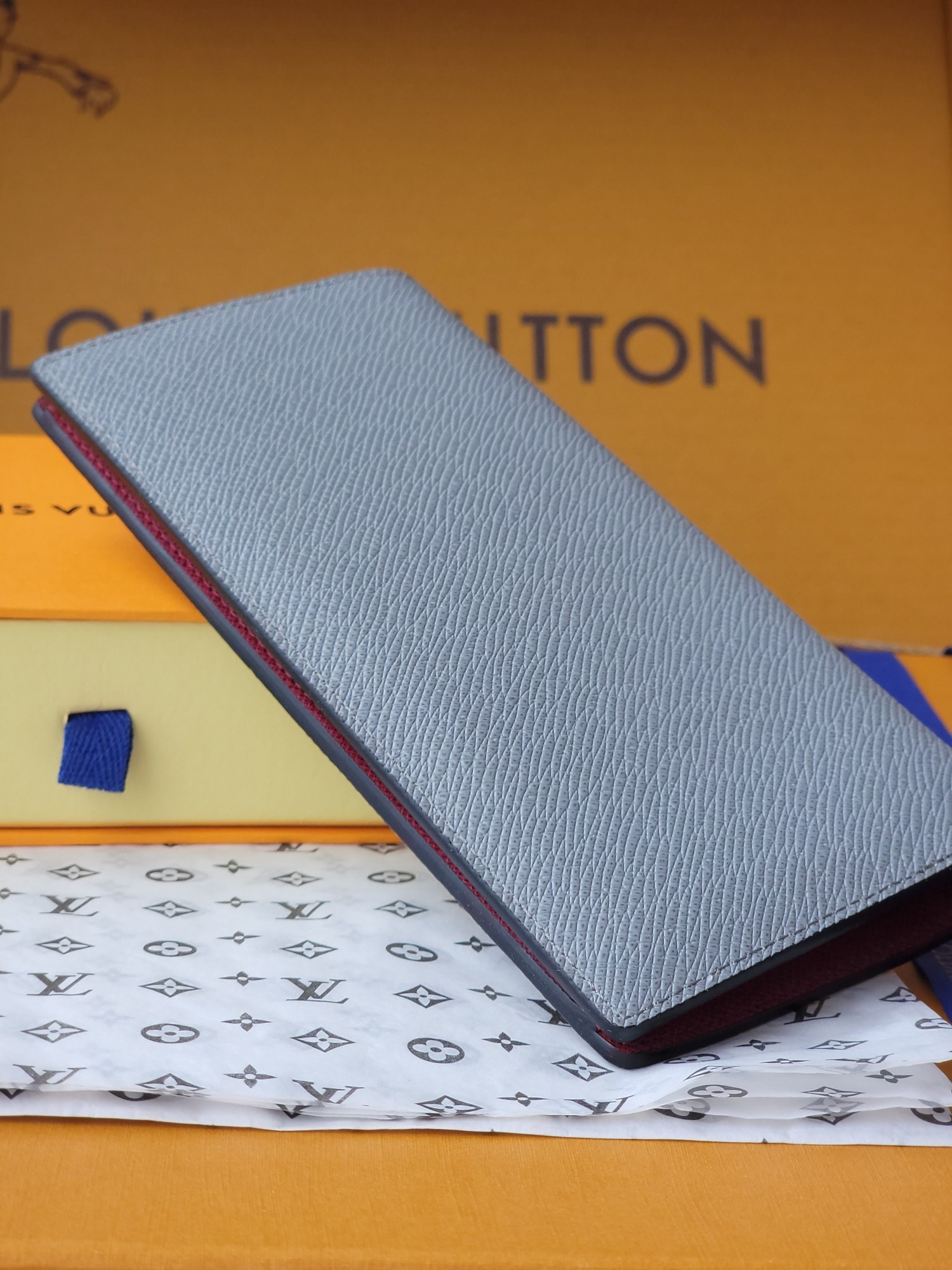 [TOP]Designer Brazza Wallet in Inlaid V Taiga Leather - Grey - Gorchic - $136.99