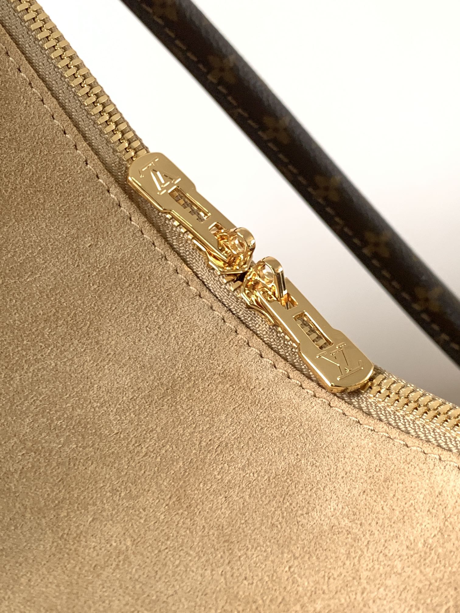 [TOP]Designer Express MM Bag - Monogram/Hazelnut color - Gorchic - $435.99